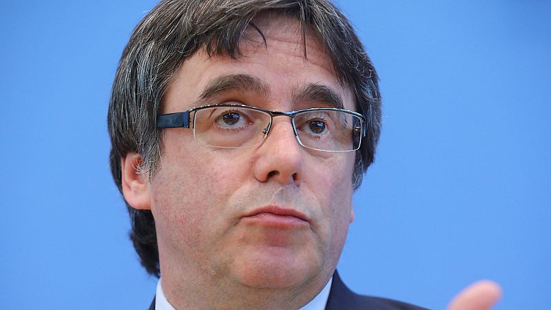 Puigdemont: "No sé si tardaré 20 años en pisar suelo español pero no tardaré 20 años en pisar suelo catalán"