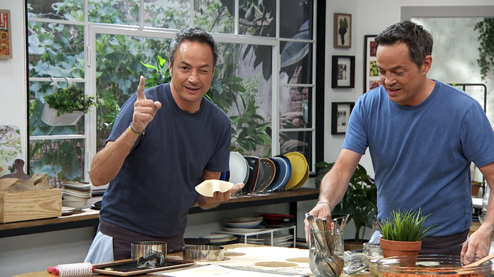 Torres en la cocina - Empanada de zorza y filloas de queso y lacón - ver ahora