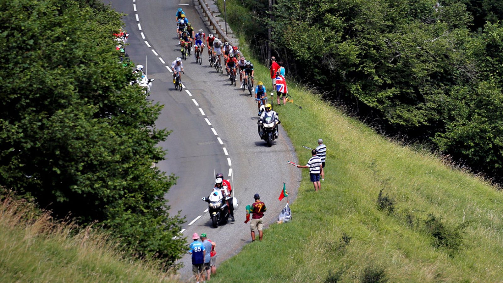 El Tour de Francia es un evento que se sigue por televisión a lo largo de todo el mundo. Muchas de las mejores imágenes se filman desde las alturas.
