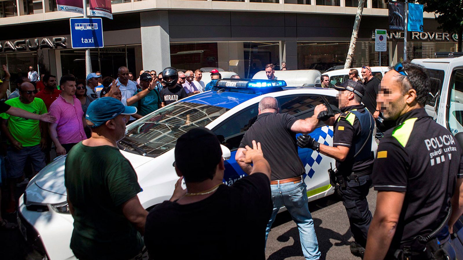 El sector del taxi en Barcelona, en pie de guerra