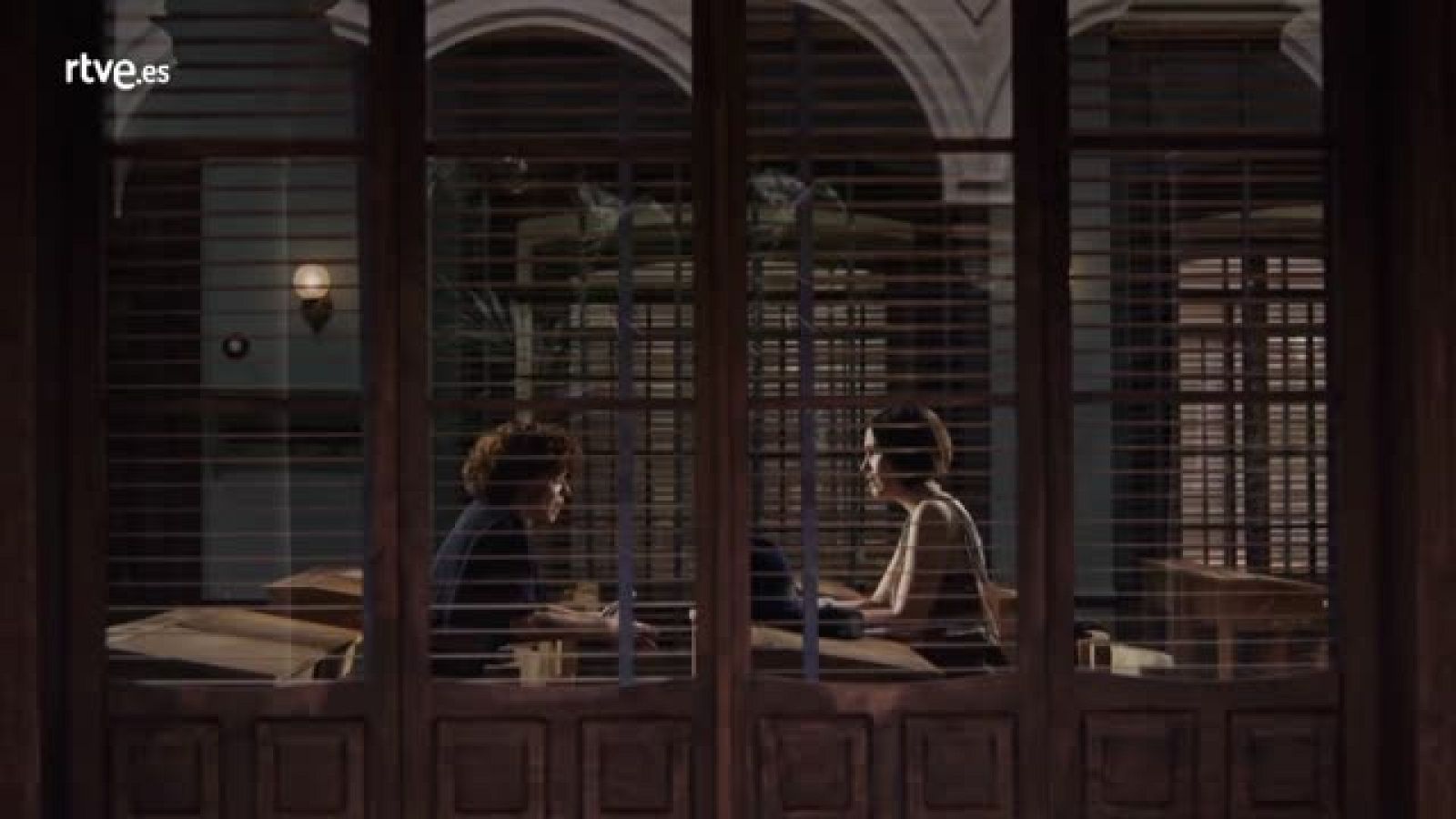 La otra mirada - Los padres de Roberta acuden a su primera tutoría