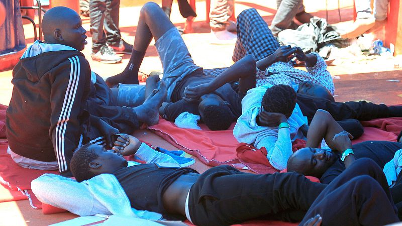 Los servicios de atención a inmigrantes se desbordan por las últimas llegadas de pateras a las costas de Andalucía