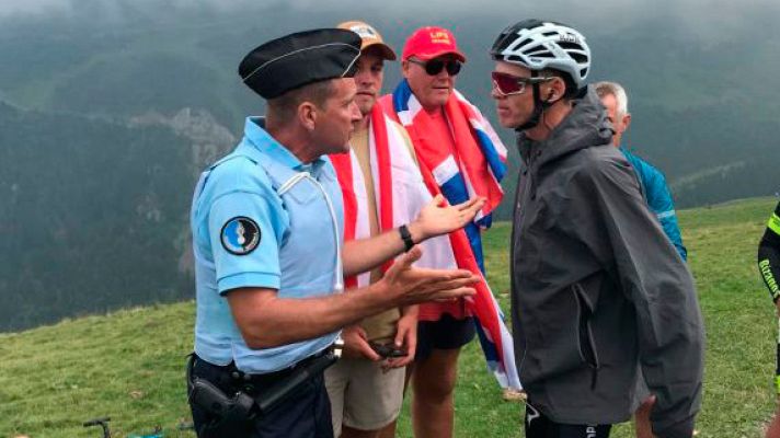 Tour de Francia - Tour 2018 | Un gendarme tira a Froome tras confundirle con un aficionado