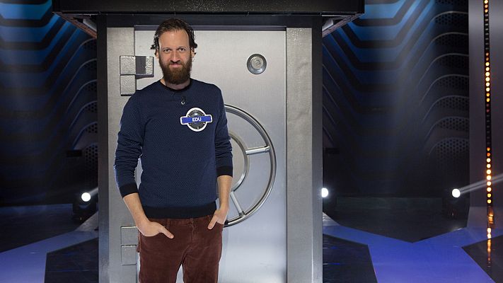 Crush - Crush - Edu Soto, aplastado por una de las cajas fuertes