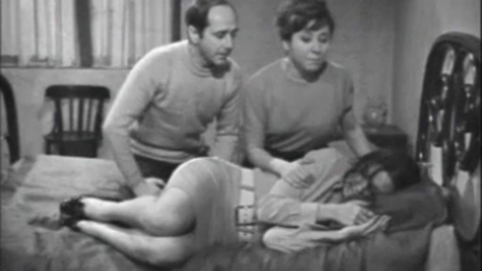 Fábulas - La gata mujer | Ver