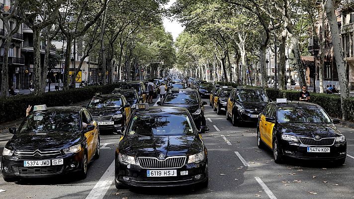 Telediario 1 - Los taxistas, en pie de guerra contra la concesión de licencias de VTC