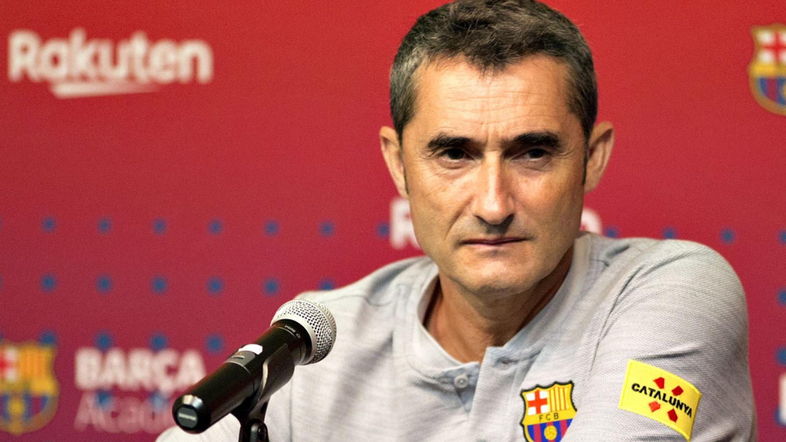 El entrenador del Fútbol Club Barcelona, Ernesto Valverde, reconoció hoy que la marcha de Cristiano Ronaldo es "una baja importante" para el Real Madrid, igual que lo es la de Andrés Iniesta para su equipo, dijo.