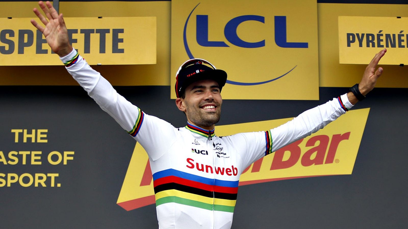 El holandés, ganador de la contrarreloj y segundo del podio, se mostró especialmente sorprendido por su victoria "porque pensaba que me había ganado Froome". "¡Esto es una locura! No sabía nada sobre los tiempos parciales. Pensaba que Froome estaba u