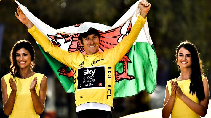 Tour de Francia - Tour 2018 | Geraint Thomas sube el podio para recibir el maillot amarillo definitivo