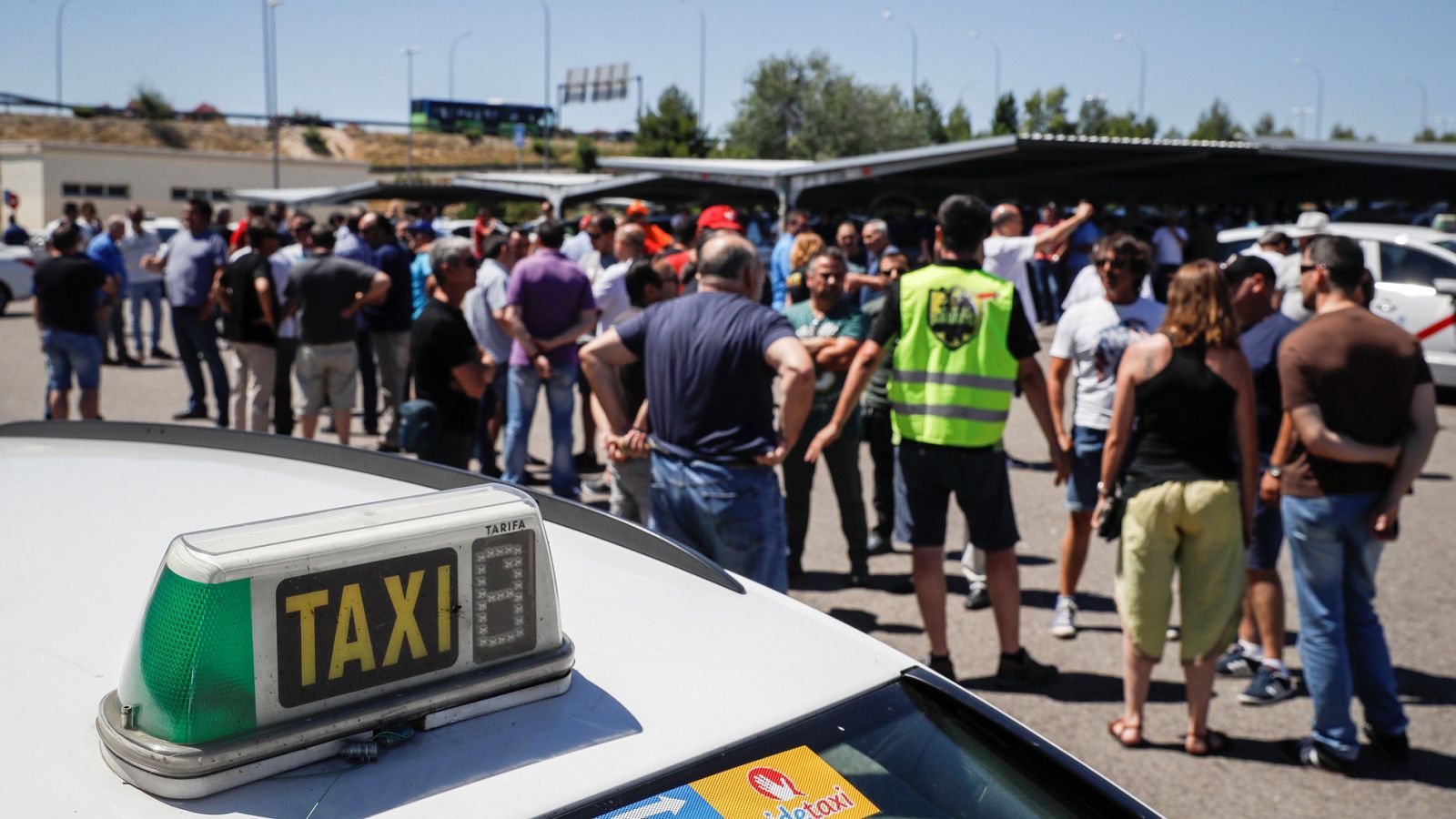 El sector del taxi seguirá en huelga si el Gobierno no realiza cambios normativos