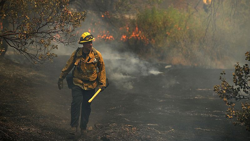 El incendio que asola el norte de California (EEUU) ya ha dejado seis muertos