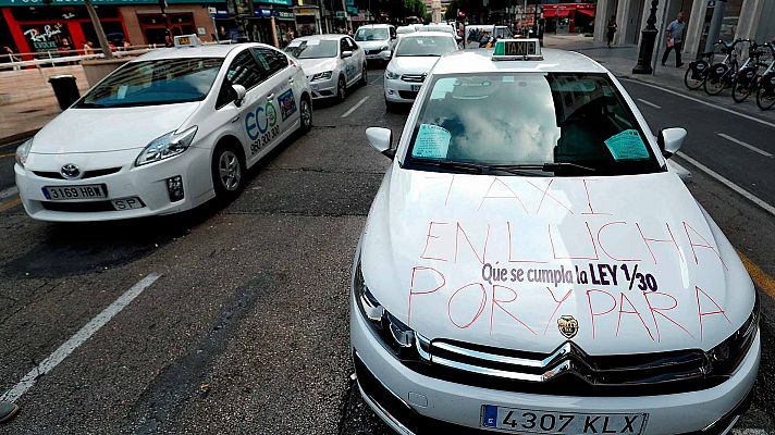 Los taxistas siguen en huelga en toda España