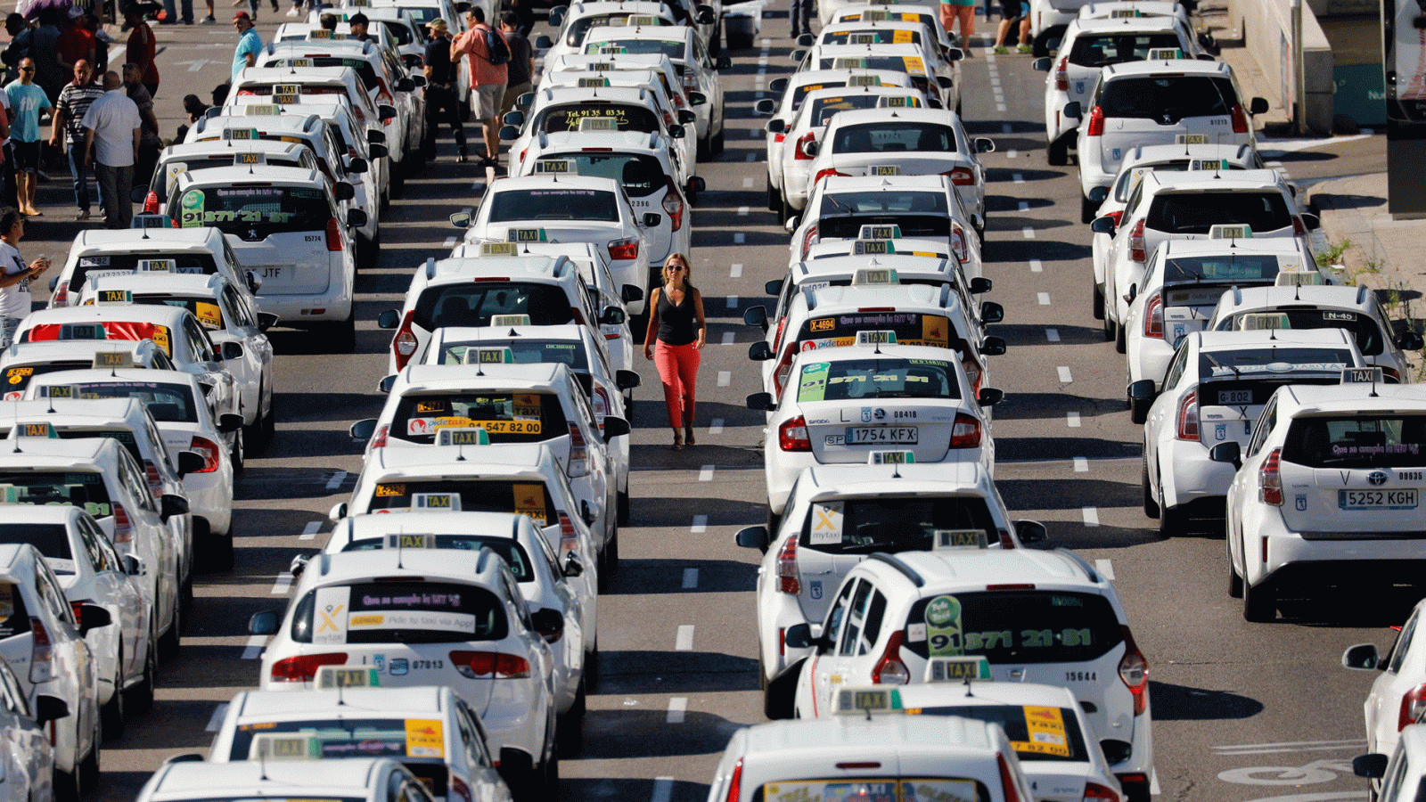 Las principales ciudades vuelven a la normalidad tras la huelga de taxis