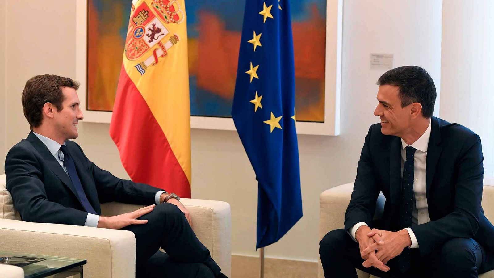Noticias 24h: Primera reunión oficial entre Pedro Sánchez y Pablo Casado | RTVE Play