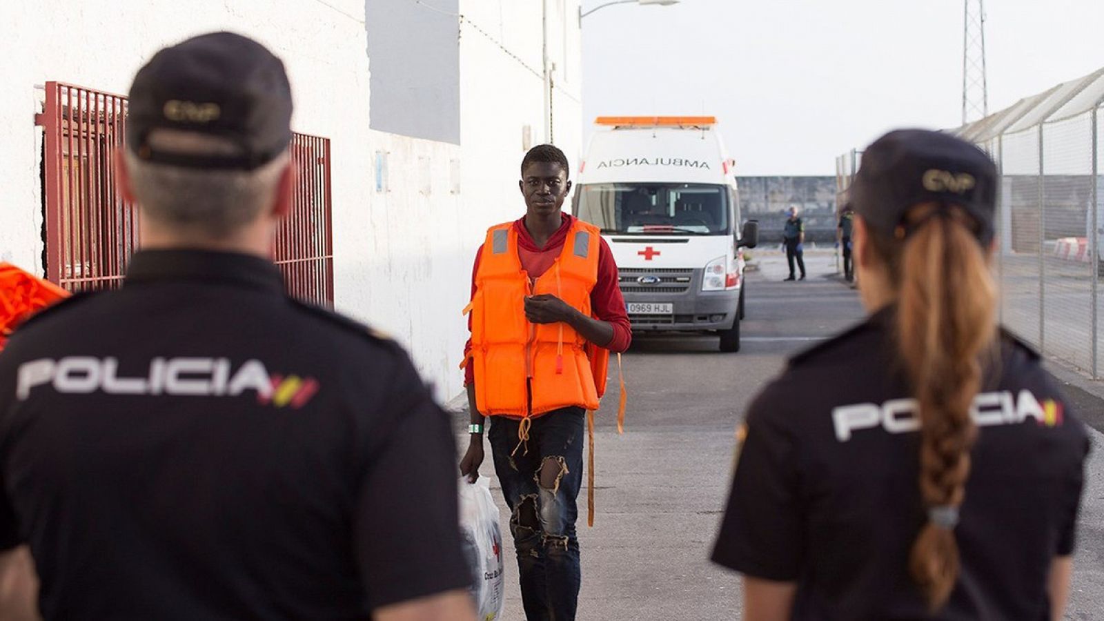 El Gobierno crea mando único para coordinar las actuaciones en materia de inmigración en las fronteras y el Estrecho