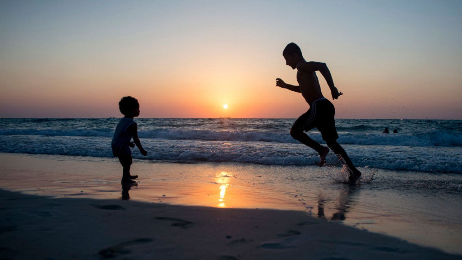 Bajan las temperaturas en el interior y Andalucía, pero sigue el calor