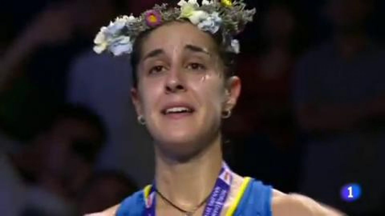 Carolina Marín aplasta a Sindhu para levantar una histórica 'tricorona' mundial | Ver