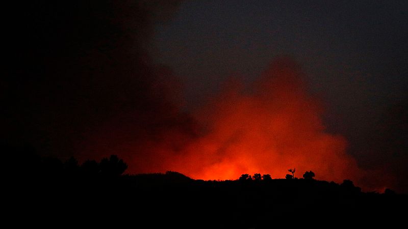 El incendio en el Algarve sigue activo con dos frentes