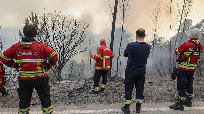 Telediario 1 - El calor y el viento complican el incendio en el Algarve
