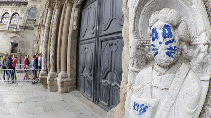 Informativo 24h - Una escultura de la Catedral de Santiago aparece con una pintada de unos bigotes