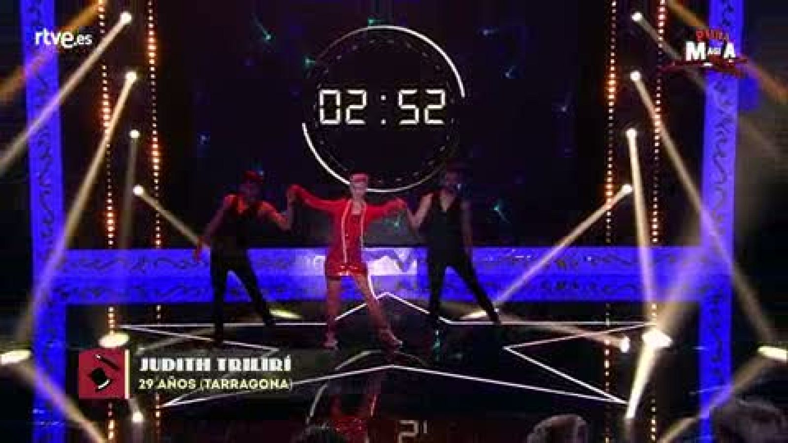 Judith Triliri nos muestra un número basado en una rutina de cuerdas