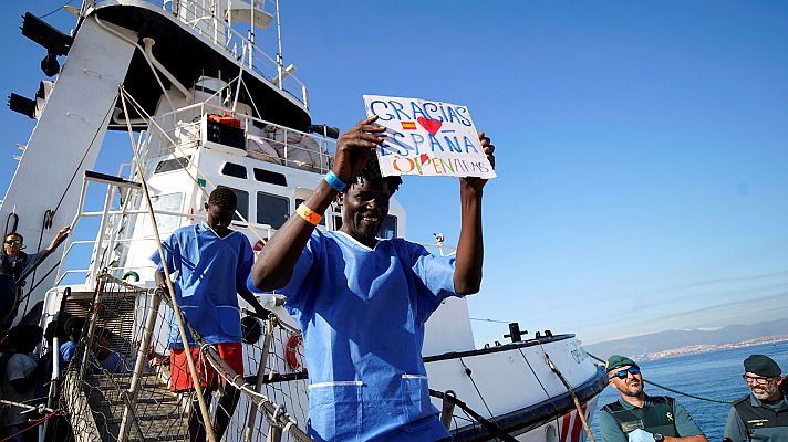 El buque 'Open Arms' llega al puerto de Algeciras con 87 migrantes, 12 de ellos menores