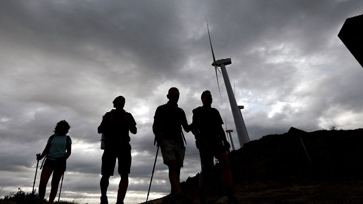 Chubascos y tormentas localmente fuertes y con granizo en el norte de Aragón, Cataluña y, a primeras horas, en el Cantábrico oriental y Navarra, sin descartar que puntualmente alcancen intensidad muy fuerte 