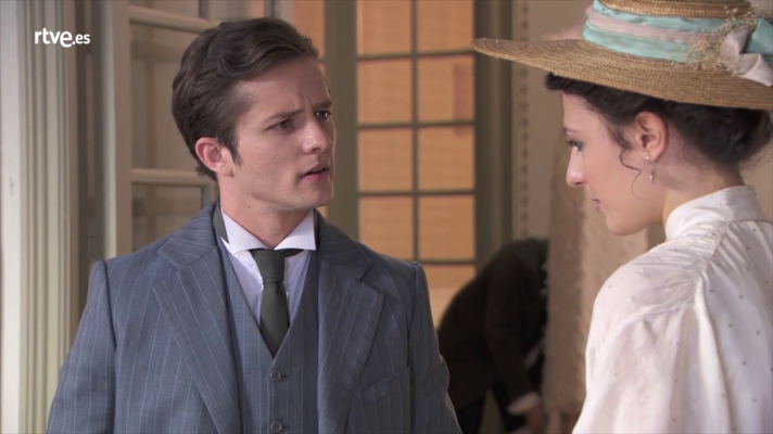 Acacias 38 - Samuel enseña las galerías a Lucía