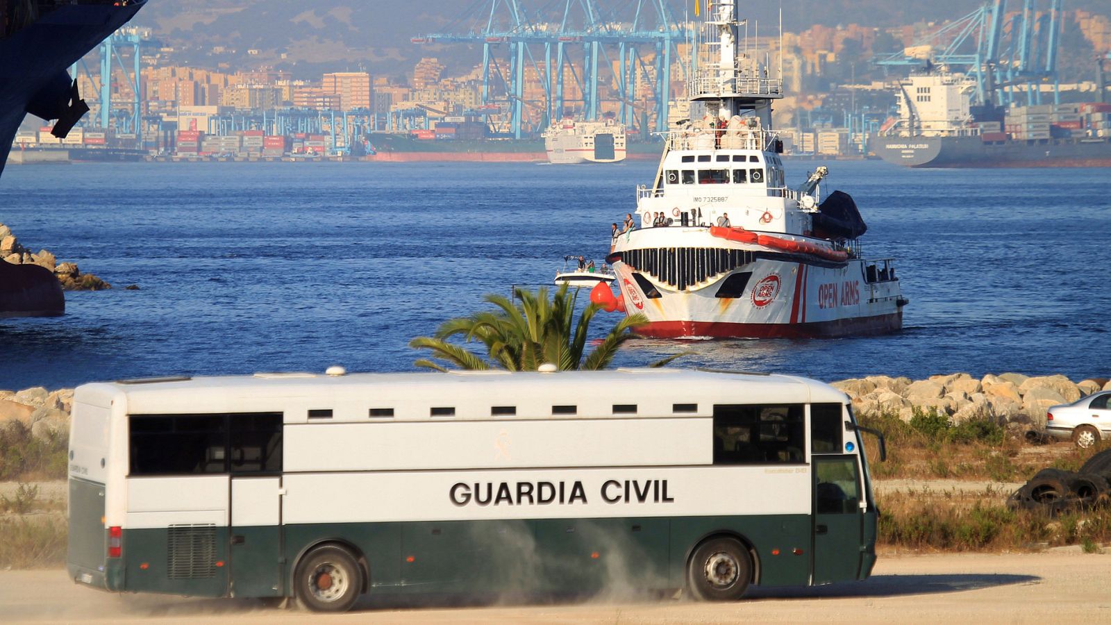 Andalucía solicita al Gobierno que regule la acogida de los inmigrantes entre las comunidades autónomas