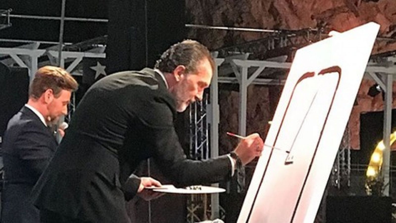 Corazón - Antonio Banderas recaudó 20.000 euros con el cuadro picassiano que improvisó sobre el escenario