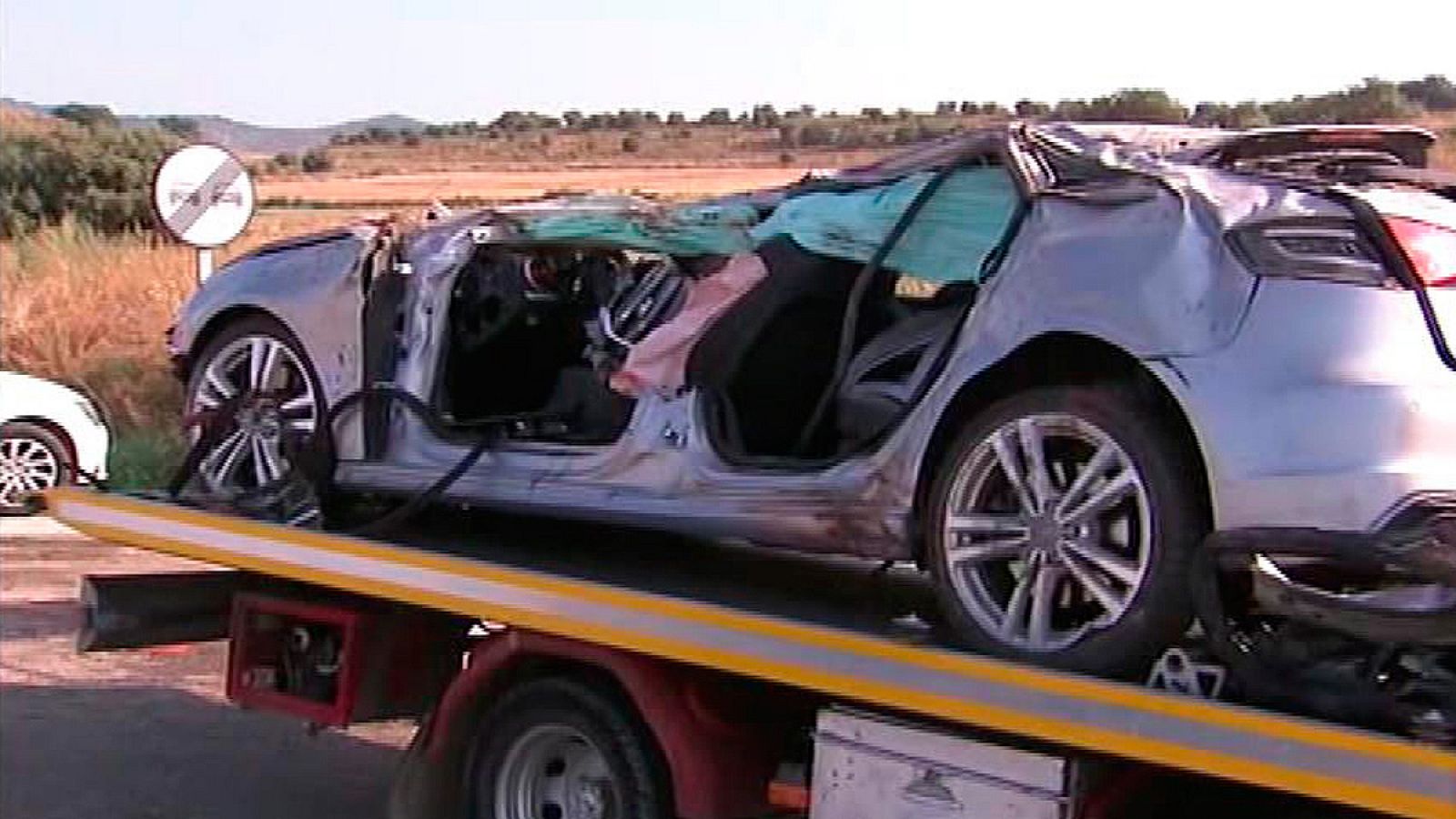 Telediario 1: Mueren tres jóvenes y otros dos resultan heridos en un accidente de tráfico en Balaguer, Lleida | RTVE Play