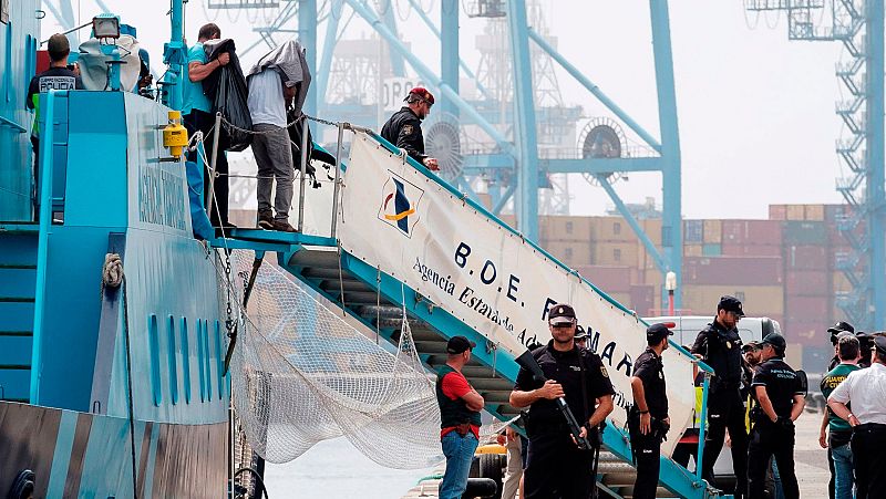 Llega a Canarias el barco con 2,5 toneladas de cocaína incautadas en la operación vinculada a los Charlines