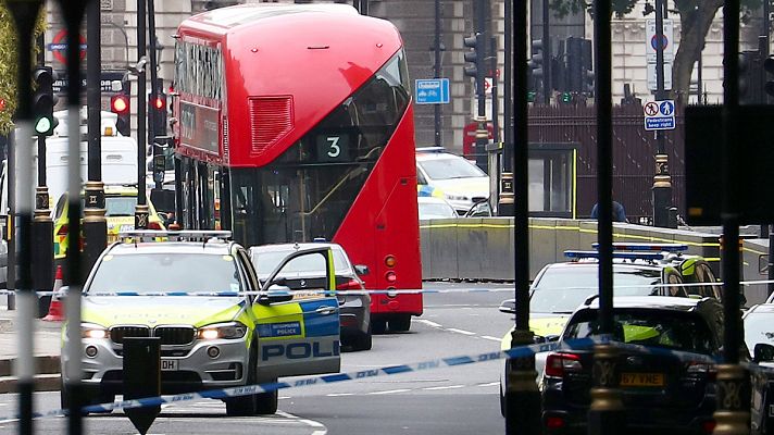 Varios heridos en Londres tras el choque de un vehículo cerca del Parlamento