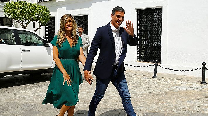 Pitidos a la llegada de Pedro Sánchez a Sanlúcar de Barramed