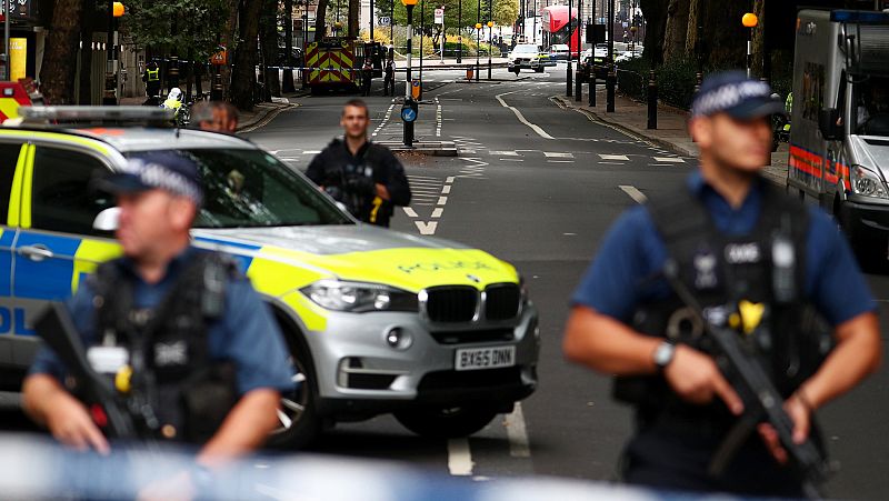 Un atropello investigado como terrorismo deja varios heridos en Londres junto al Parlamento