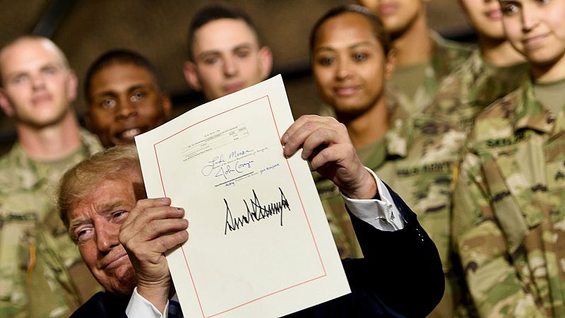 Trump firma el presupuesto en Defensa más alto de la historia de Estados Unidos