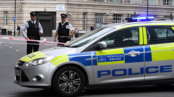 Telediario 1 - La policía británica investiga como un ataque terrorista el atropello deliberado en Londres