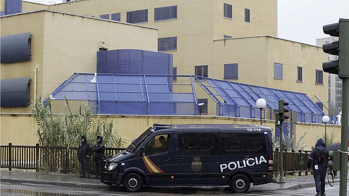 Informativo 24h - Se fugan 17 migrantes del CIE de Aluche