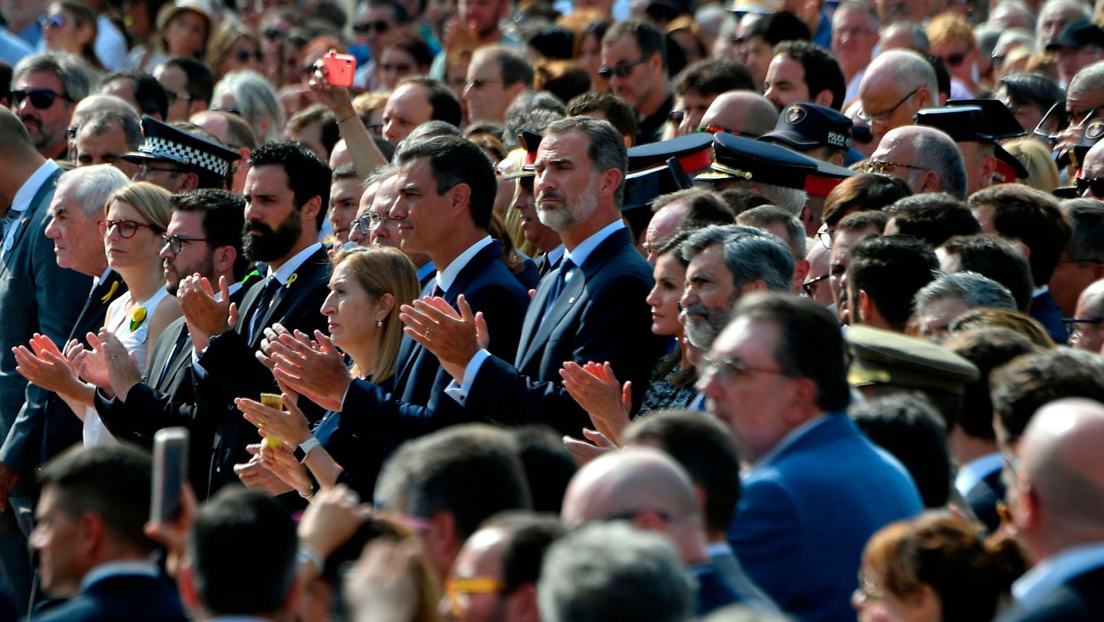 Barcelona recuerda a las víctimas en el primer aniversario de los atentados en Cataluña