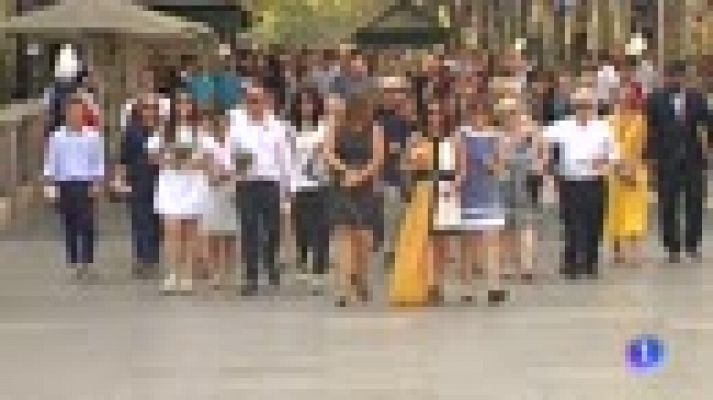 Los homenajes a las víctimas de los atantados del 17A en Barcelona y Cambrils arrancan con una ofrenda floral en La Rambla