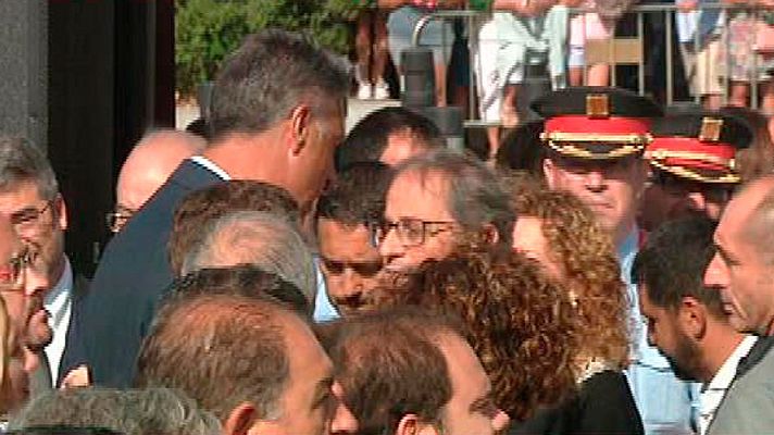 Informativo 24h - Momento de tensión entre Albiol y Torra en el homenaje en Cambrils