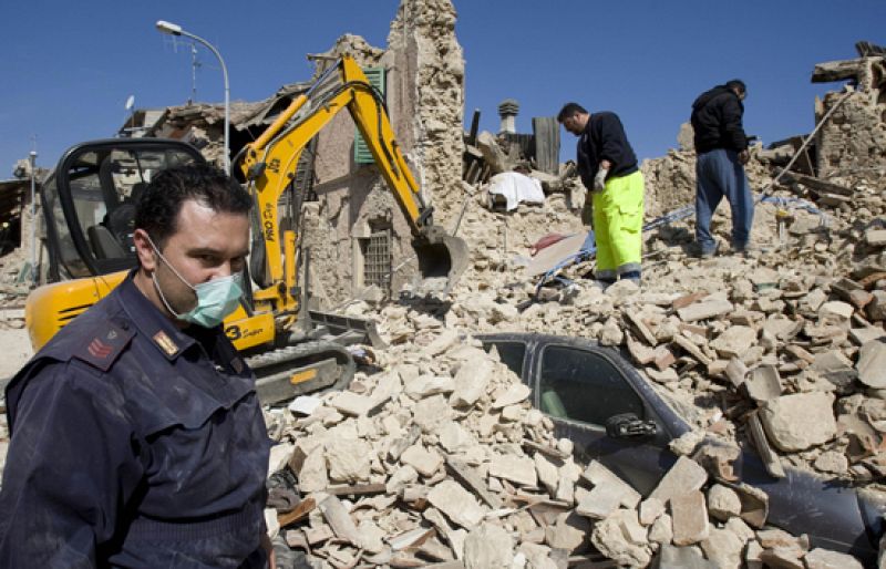 Italia se movilizó para envíar ayuda a la zona del terremoto en L'Aquila que la madrugda del pasado 6 de abril de 2009 sacudió el pais