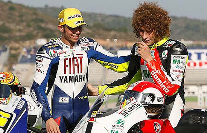 El actual campeón del mundo de 250 c.c., Marco Simoncelli, se ha fracturado la muñeca derecha a seis días del comienzo del mundial.