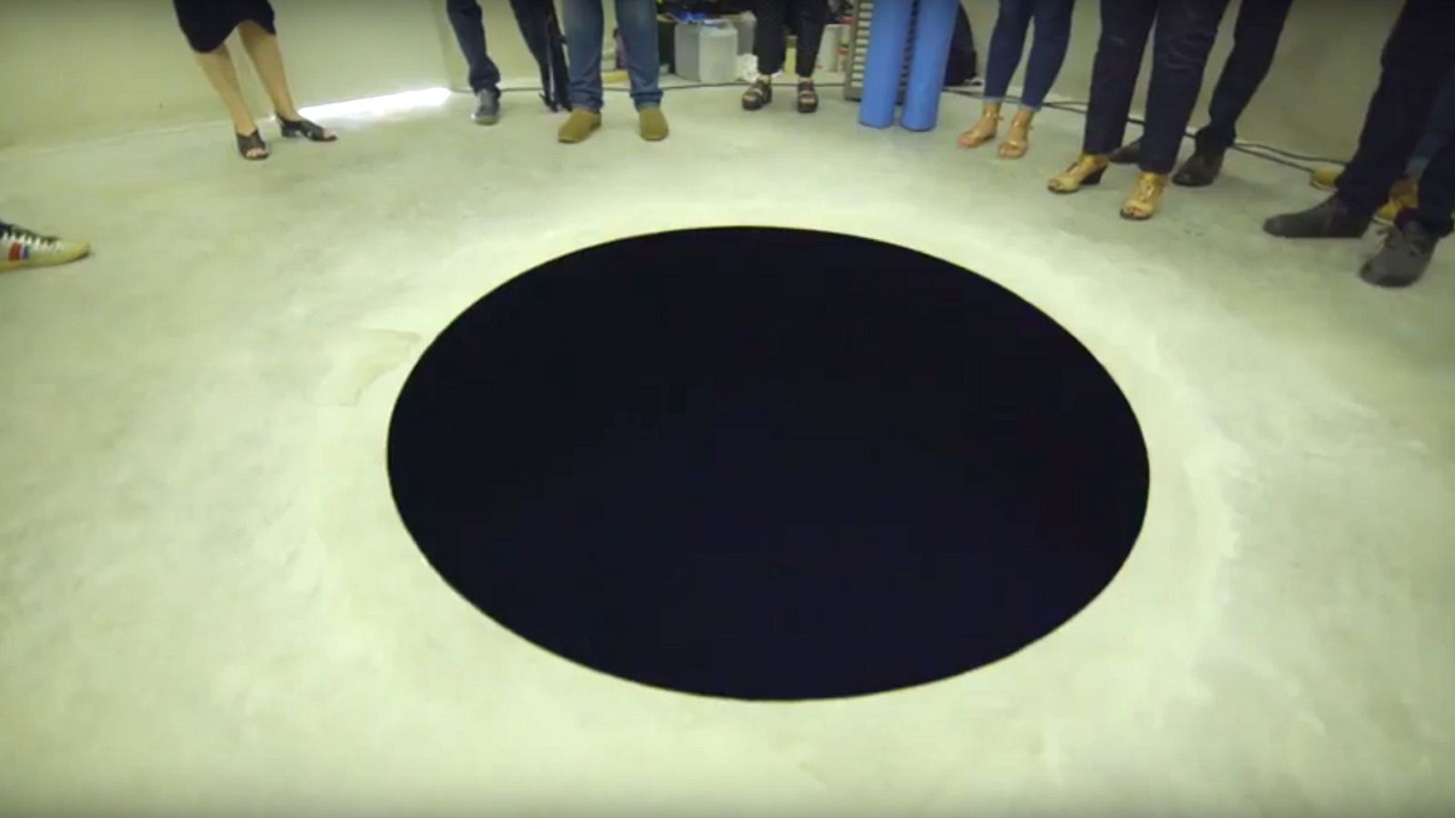 Un turista hospitalizado tras caer en una escultura en un museo de Oporto