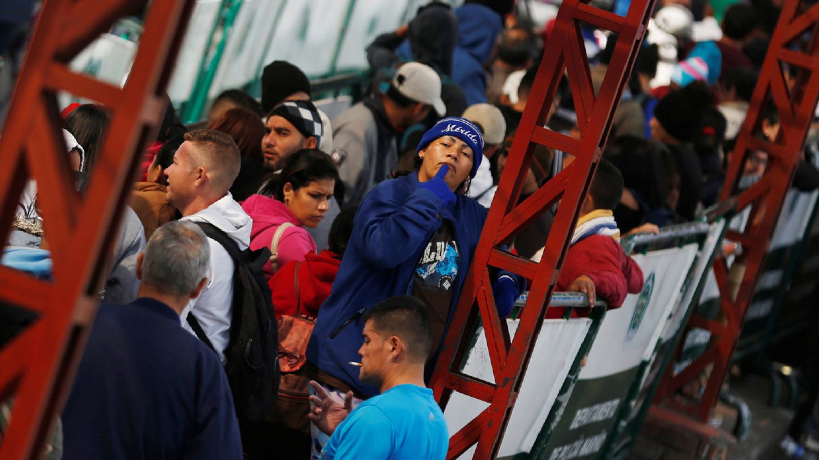 Ecuador exige pasaporte a los venezolanos que quieran entrar en el país