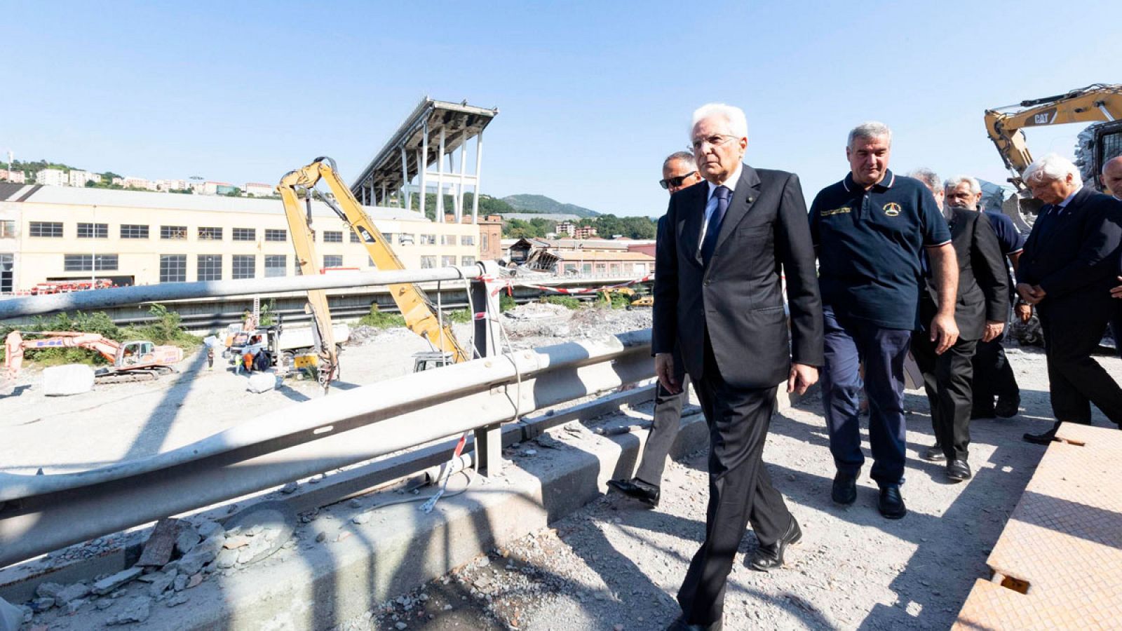 Telediario 1: Génova trata de reponerse de la tragedia del viaducto mientras sigue el cruce de acusaciones entre los responsables | RTVE Play