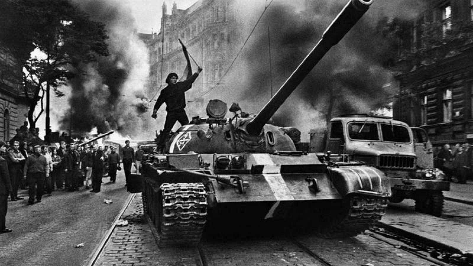 Telediario 1: Cuando los tanques del Pacto de Varsovia aplastaron la 'Primavera de Praga' | RTVE Play