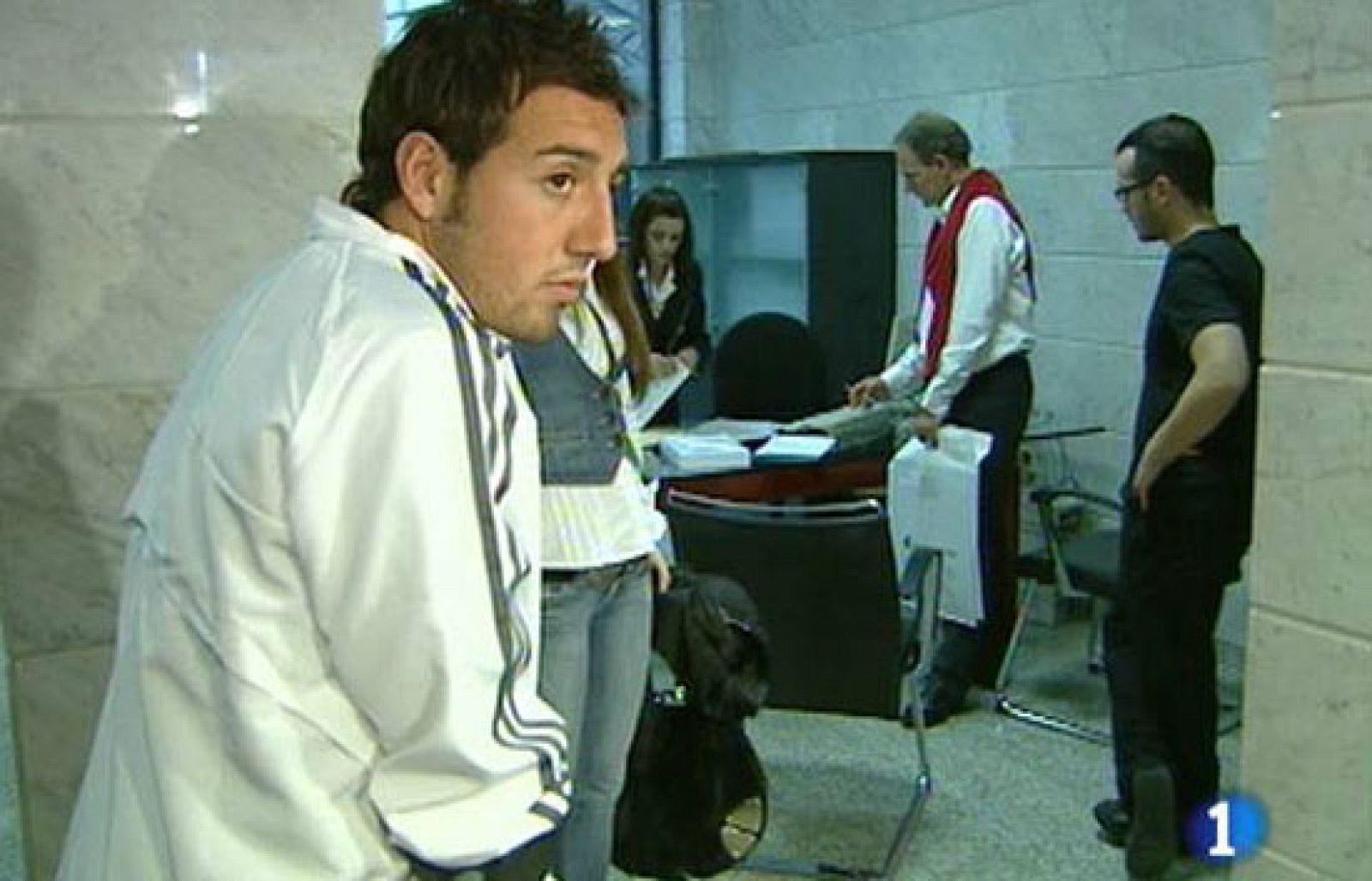 Santi Cazorla intentará apoyar al Villarreal desde la grada. El jugador del 'submarino amarillo' se rompió el peroné ante el Almería.