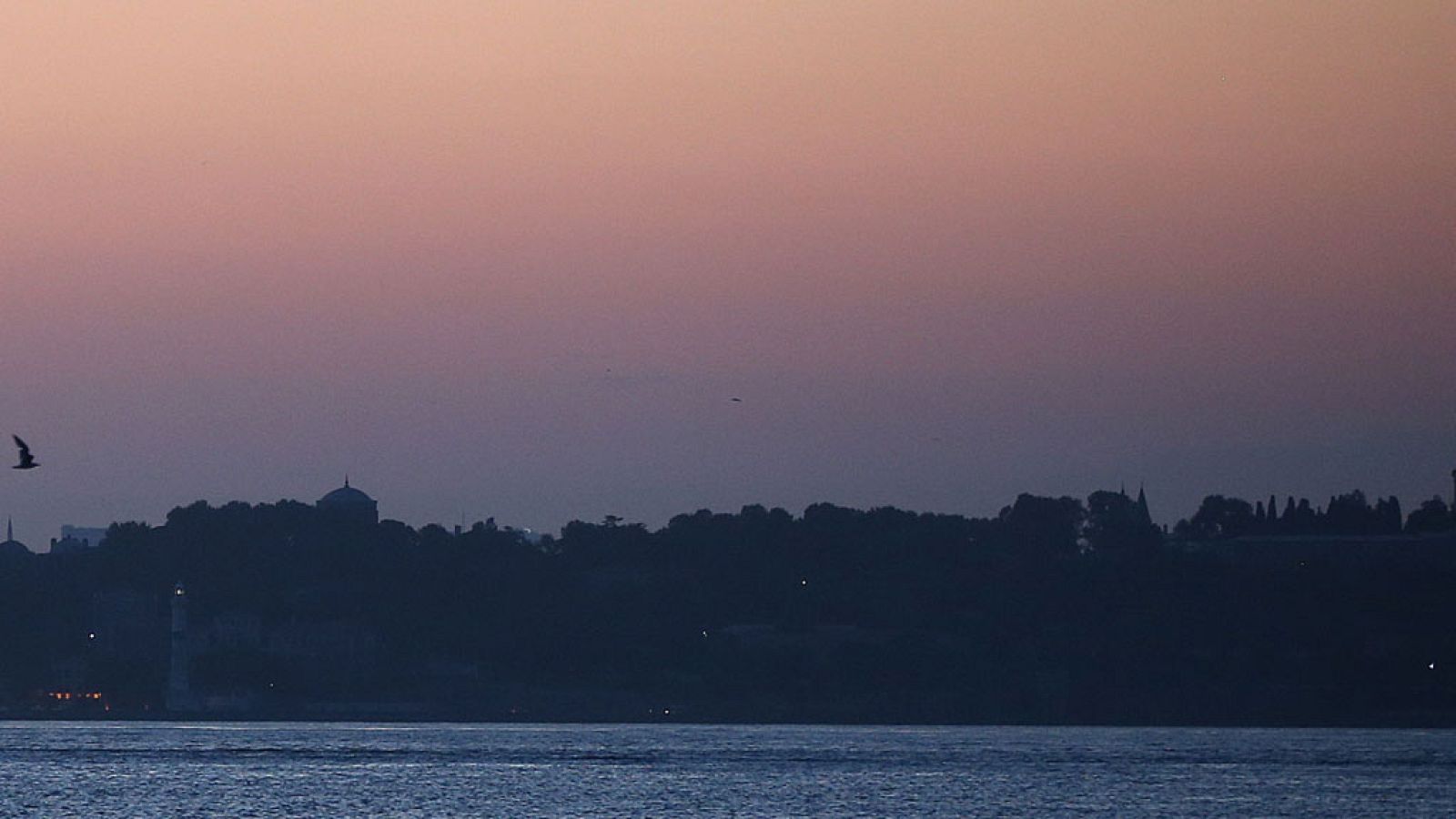 Nubes en el cantábrico occidental y norte de Canarias y Galicia