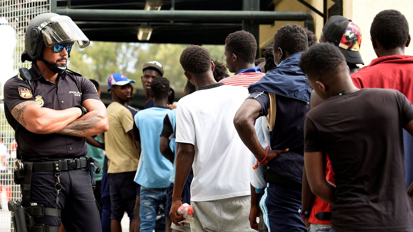 Ceuta | Siete guardias civiles heridos en un nuevo asalto a la valla fronteriza